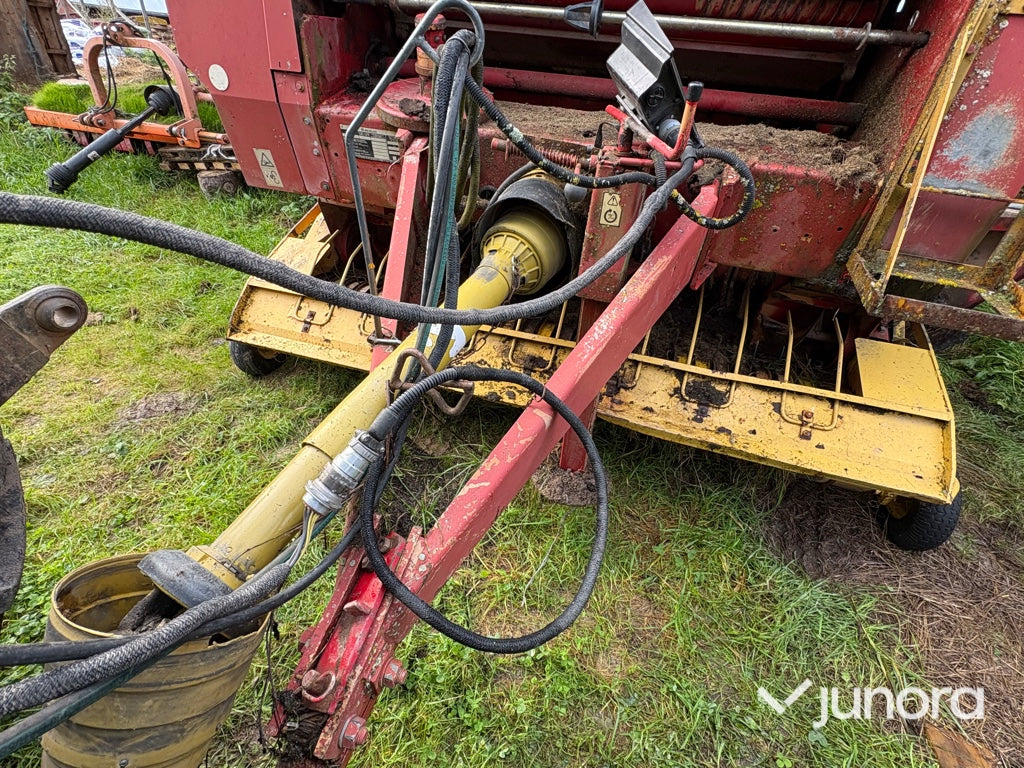 Rundbalspress New Holland 544 Cropcutter