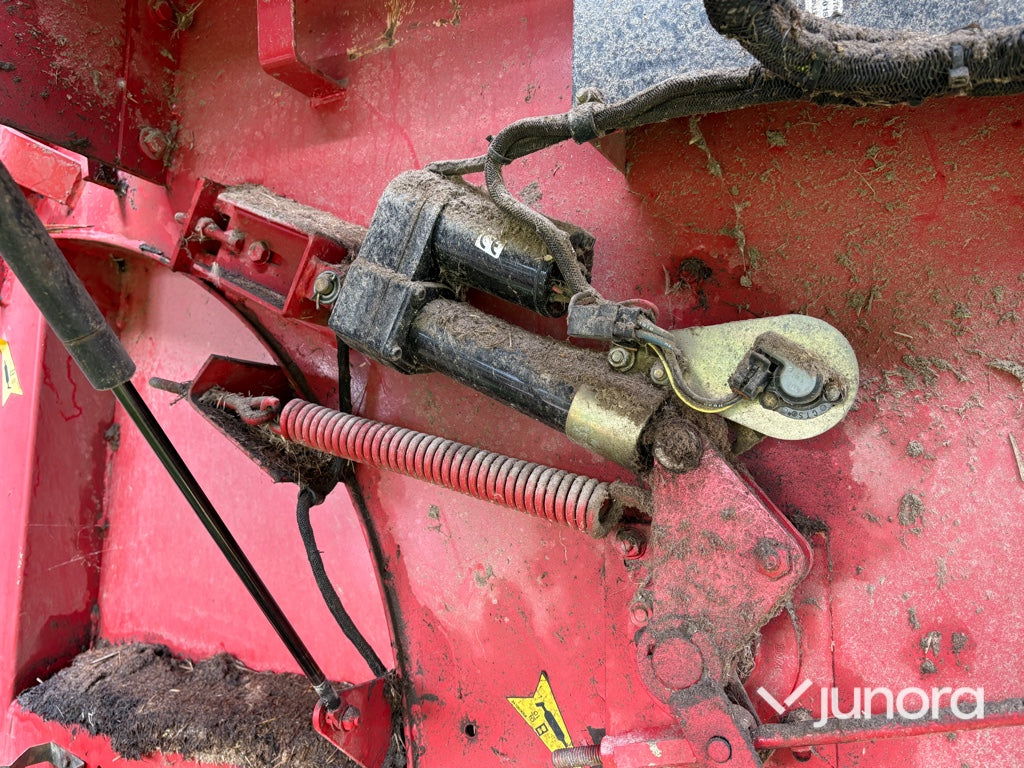 Rundbalspress New Holland 544 Cropcutter