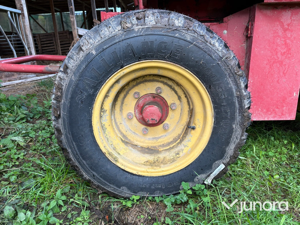 Rundbalspress New Holland 544 Cropcutter
