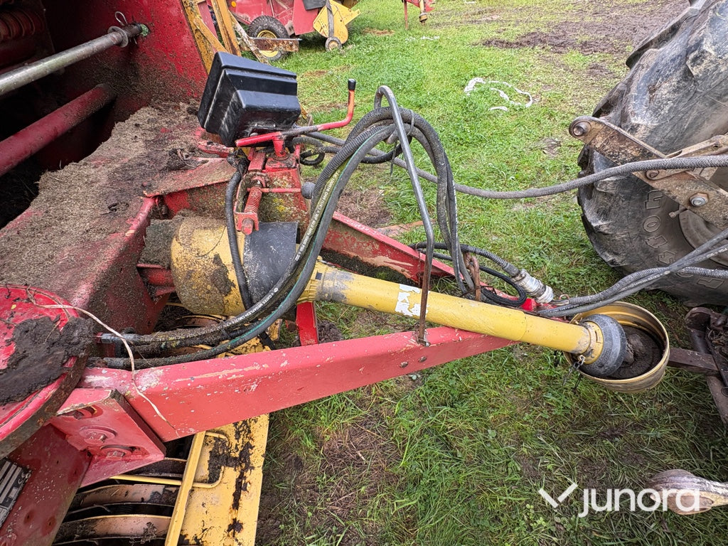 Rundbalspress New Holland 544 Cropcutter