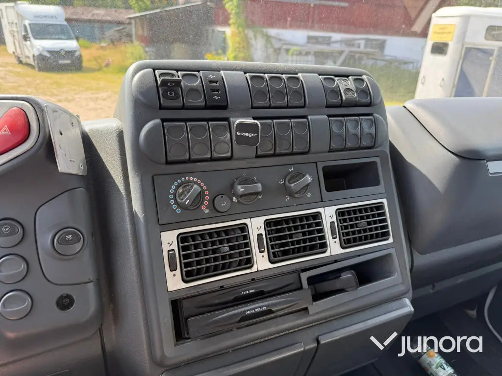 Lastbil - Iveco 80E18 med högt skåp