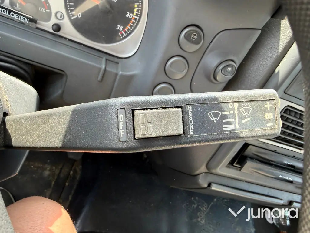 Lastbil - Iveco 80E18 med högt skåp