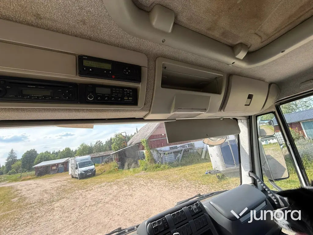 Lastbil - Iveco 80E18 med högt skåp