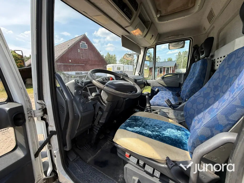 Lastbil - Iveco 80E18 med högt skåp