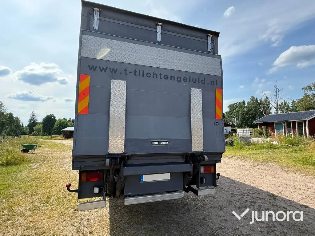 Lastbil - Iveco 80E18 med högt skåp