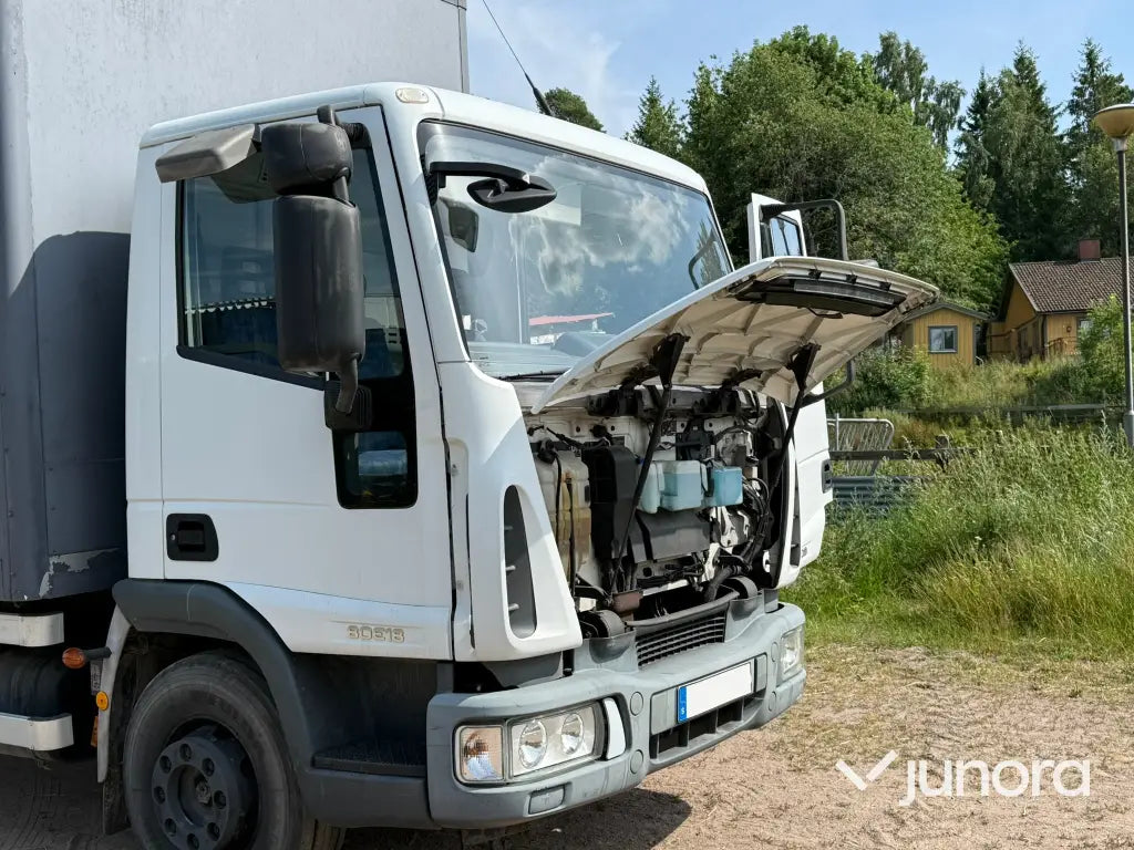Lastbil - Iveco 80E18 med högt skåp