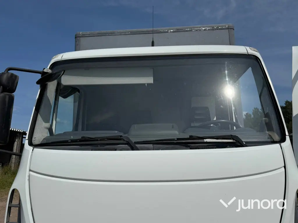 Lastbil - Iveco 80E18 med högt skåp