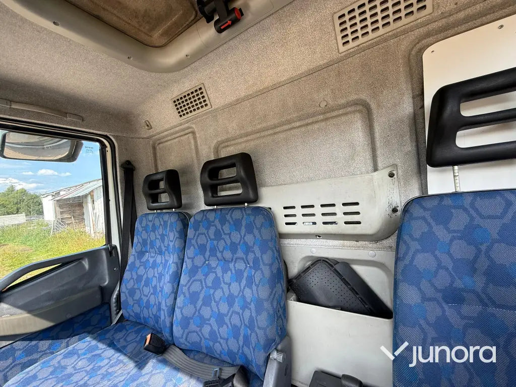Lastbil - Iveco 80E18 med högt skåp