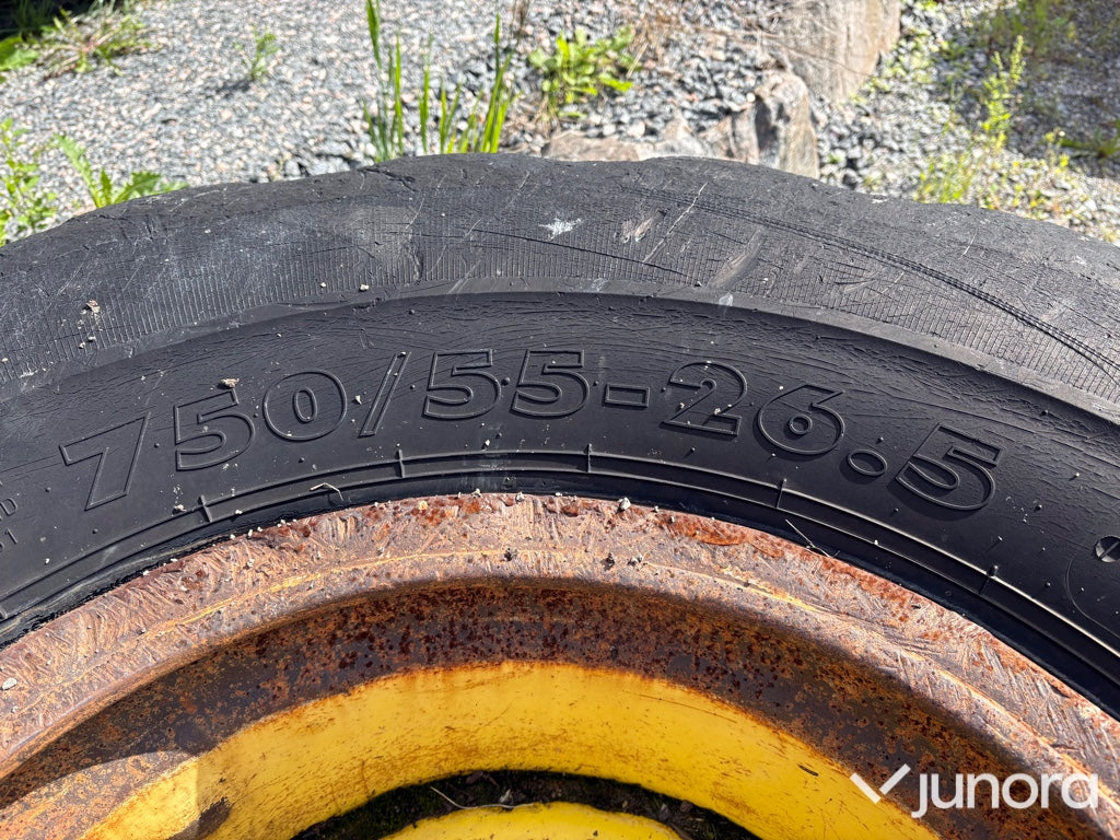 Däck med fälg Nokian 750/55-26.5