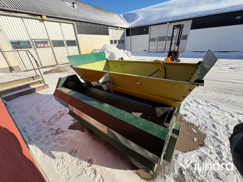 Topdresser - Cushman, 5th Wheel Top Dresser