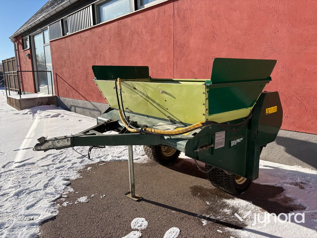 Topdresser - Cushman, 5th Wheel Top Dresser