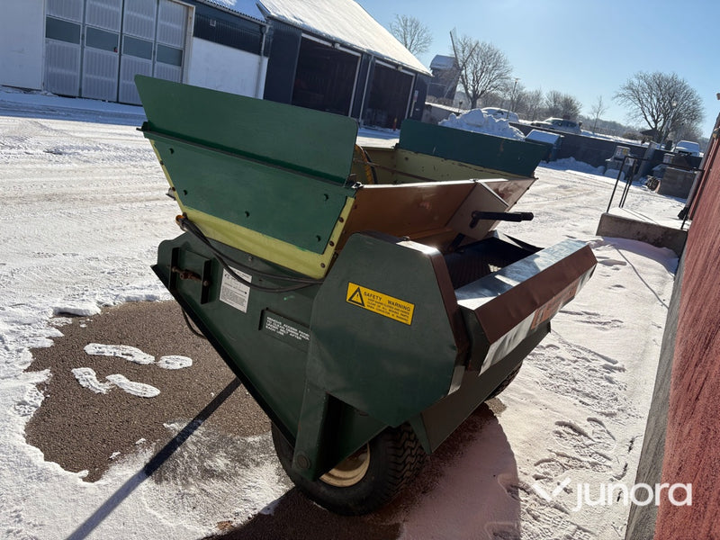 Topdresser - Cushman, 5th Wheel Top Dresser