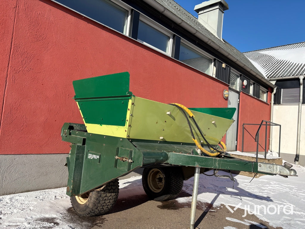 Topdresser - Cushman, 5th Wheel Top Dresser