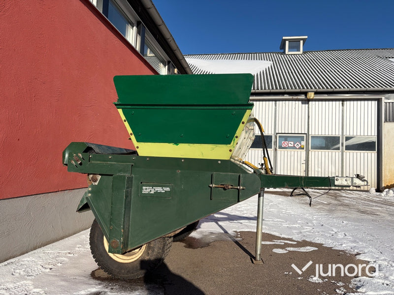 Topdresser - Cushman, 5th Wheel Top Dresser