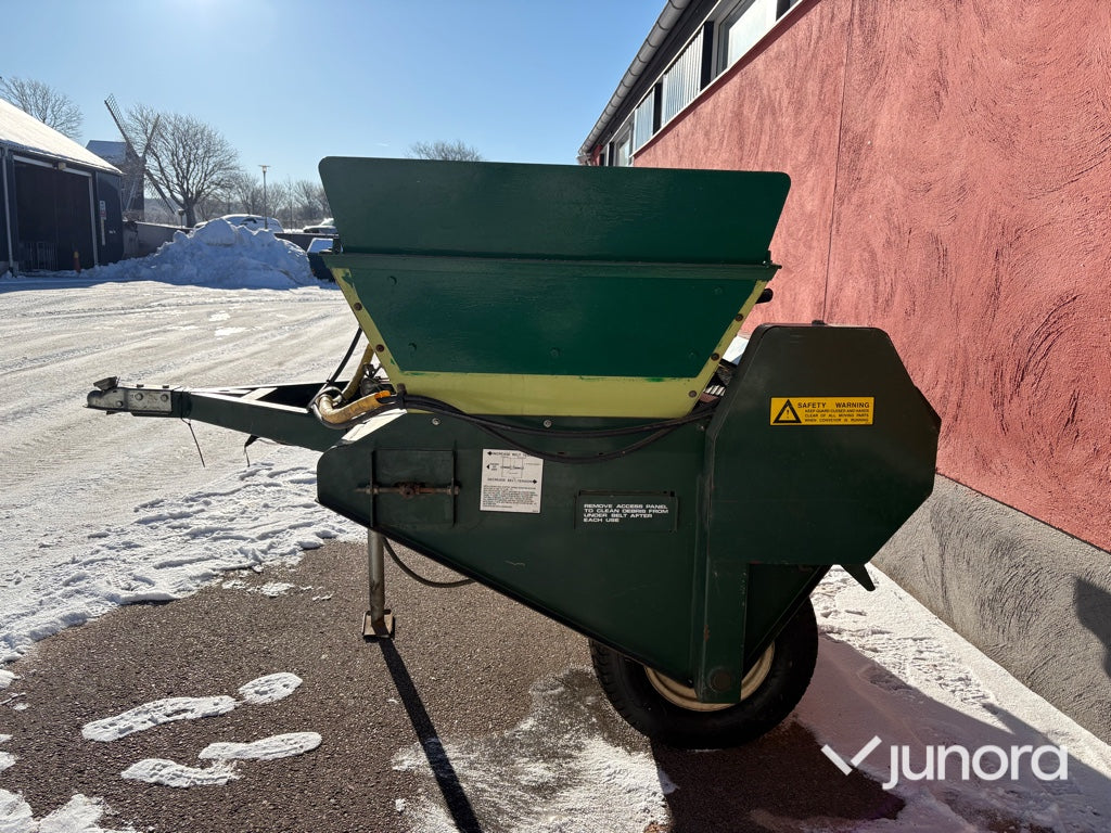 Topdresser - Cushman, 5th Wheel Top Dresser