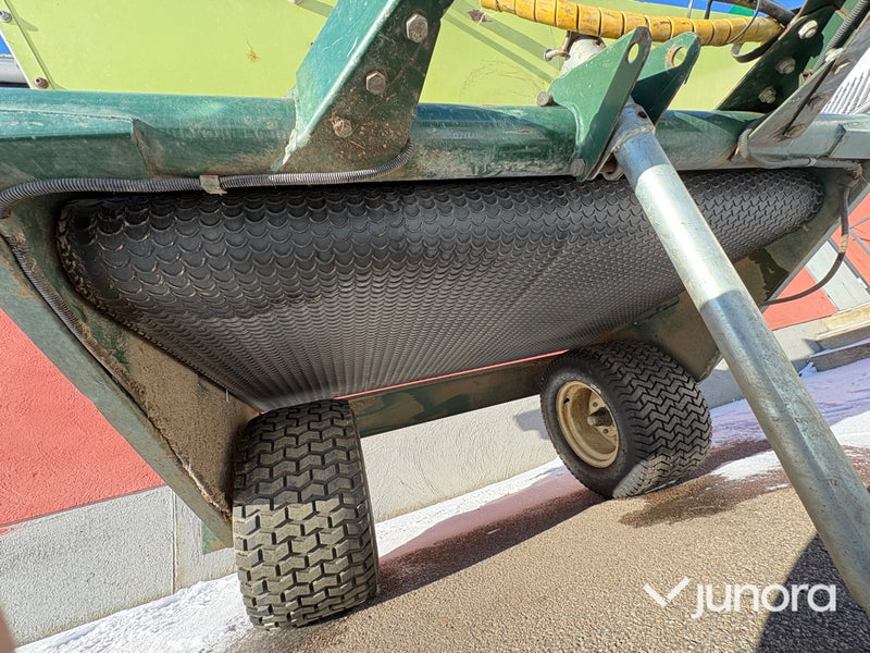 Topdresser - Cushman, 5th Wheel Top Dresser