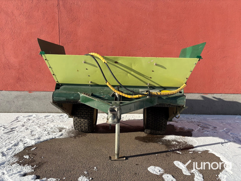 Topdresser - Cushman, 5th Wheel Top Dresser