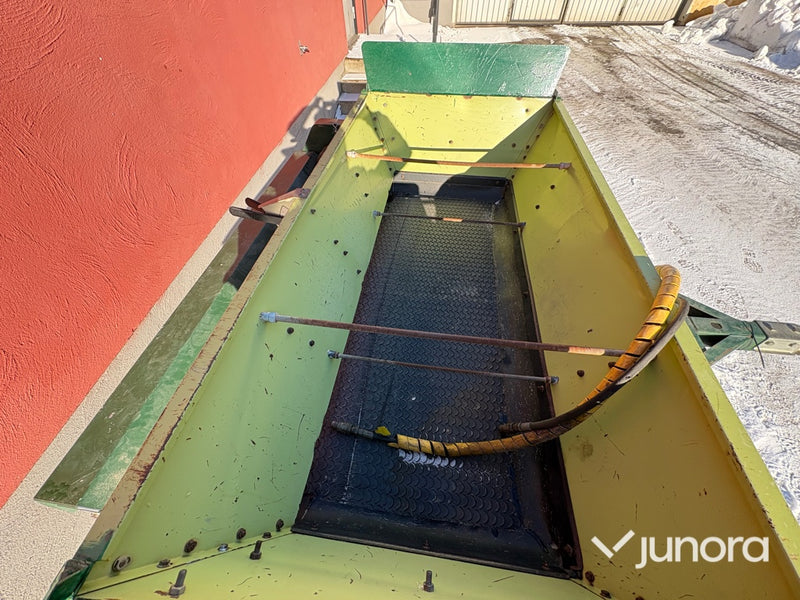 Topdresser - Cushman, 5th Wheel Top Dresser