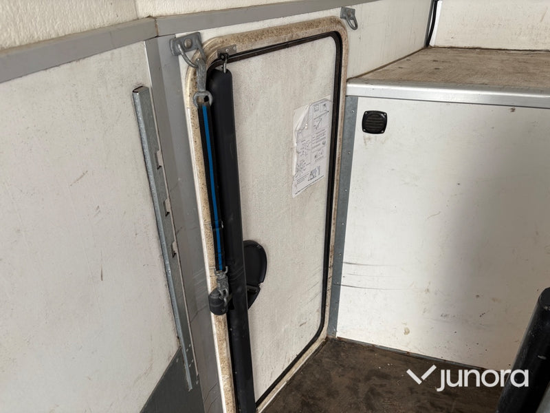 Hästtransport - Thule 150 E5