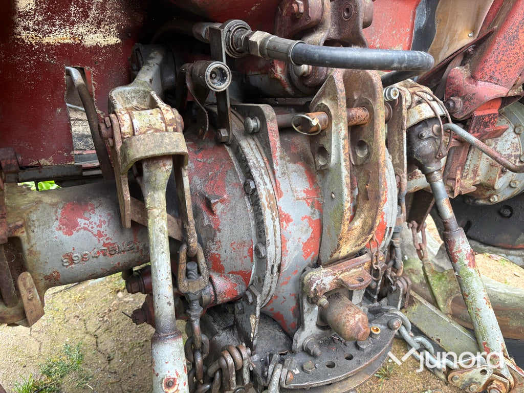 Traktor Massey Ferguson 175 S