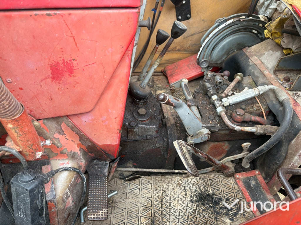 Traktor Massey Ferguson 175 S