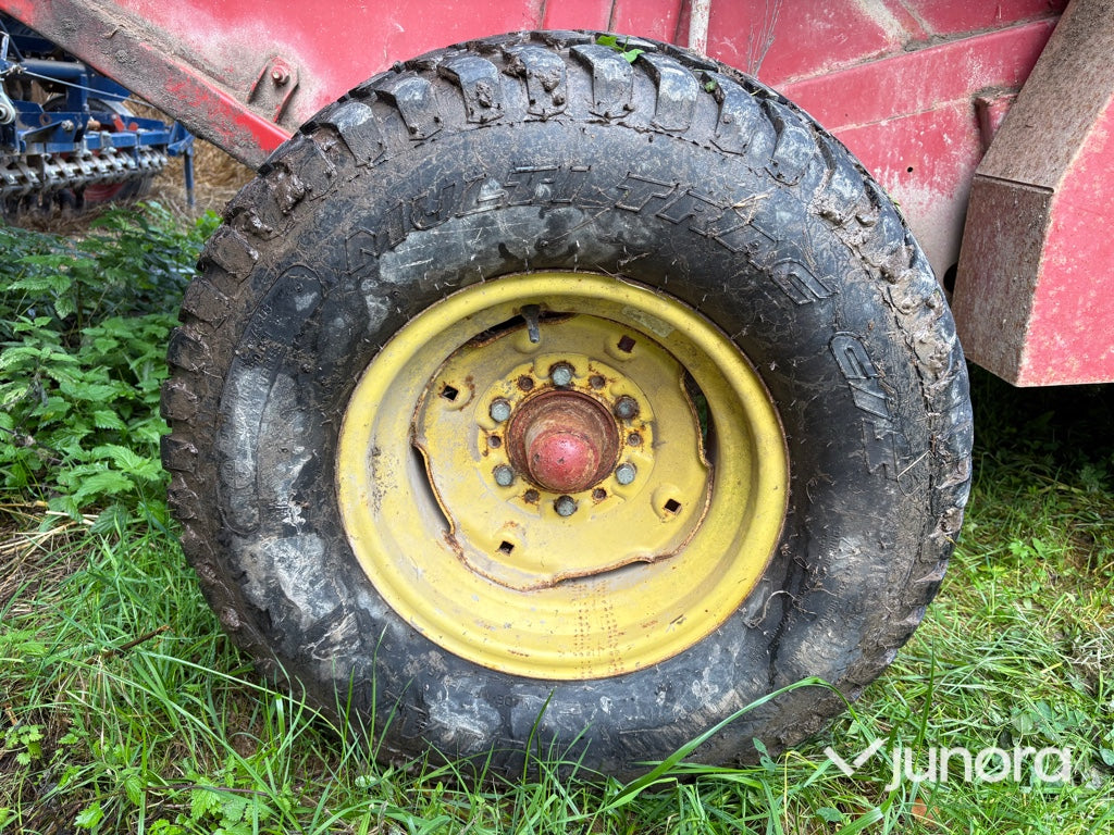 Rundbalspress - New Holland, 865