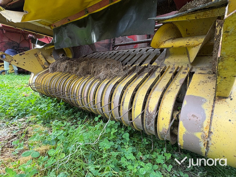 Rundbalspress New Holland 865