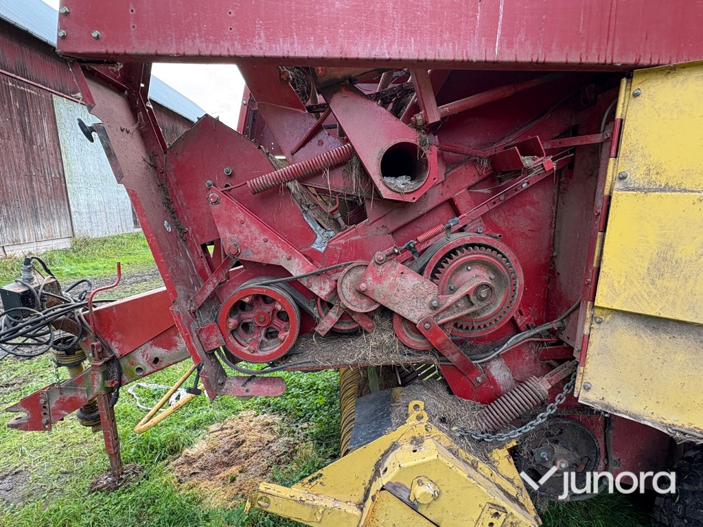 Rundbalspress - New Holland, 865