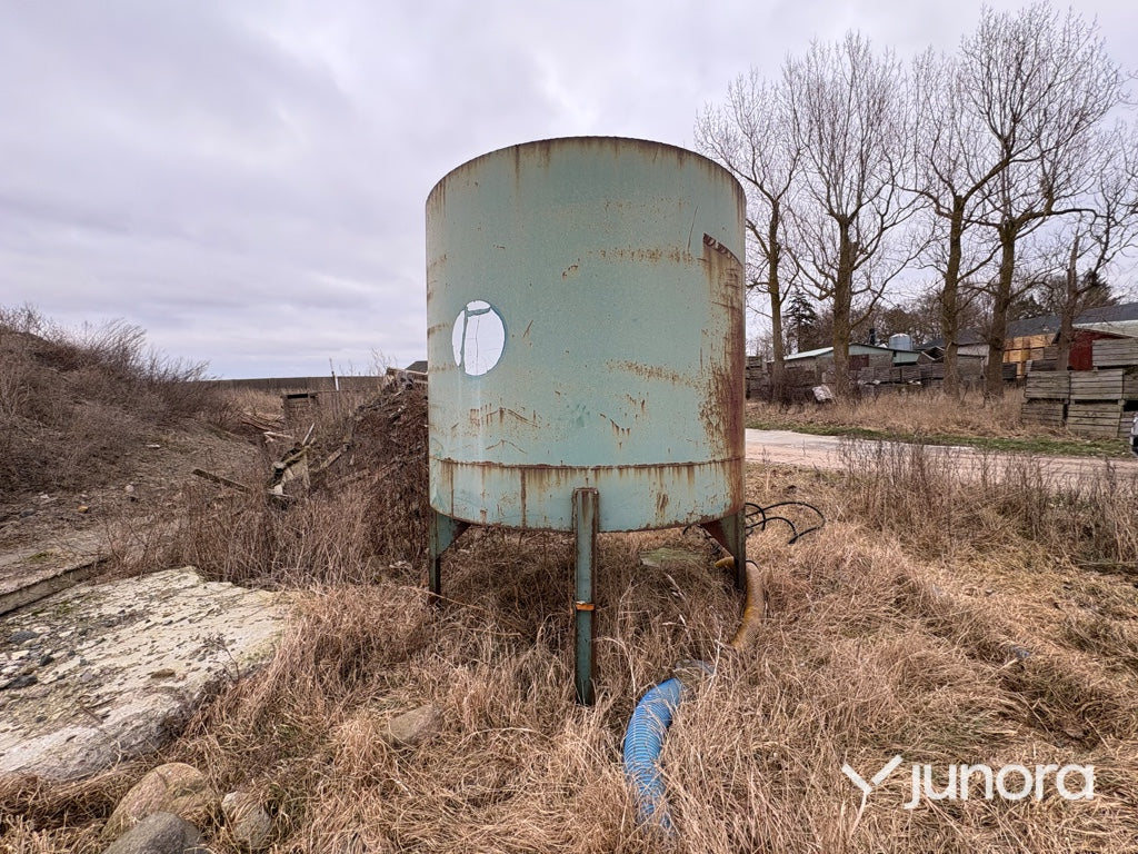 Gårdscistern - Stålcistern, På ben