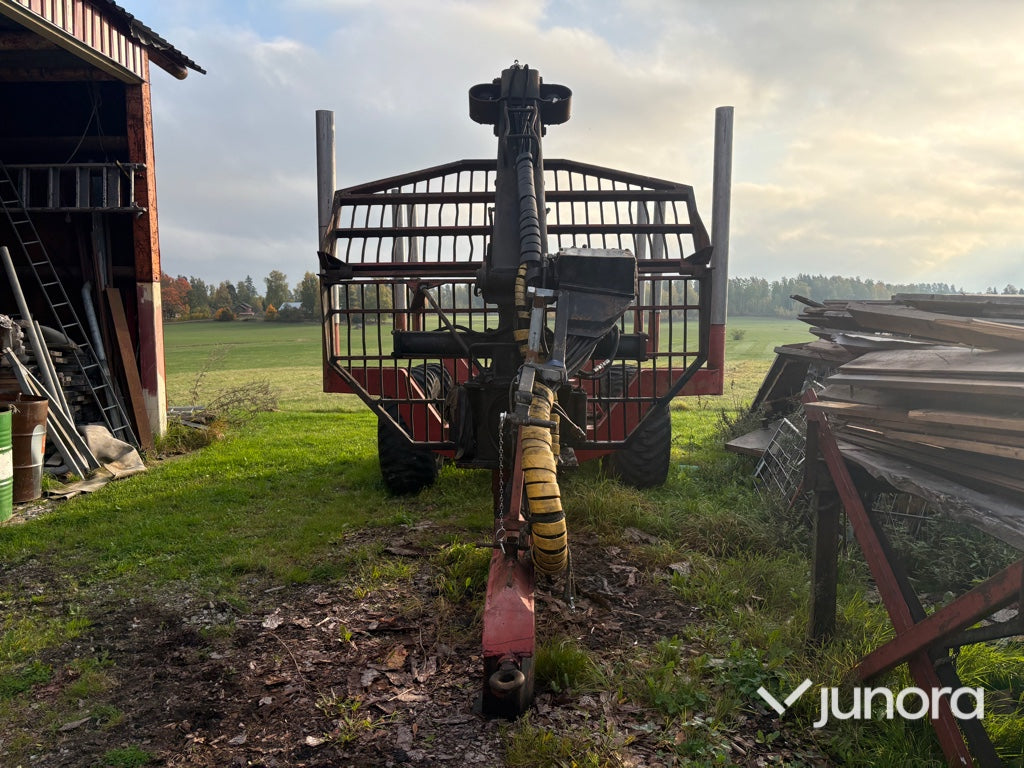 Skogsvagn med kran Rossön 10-12 ton