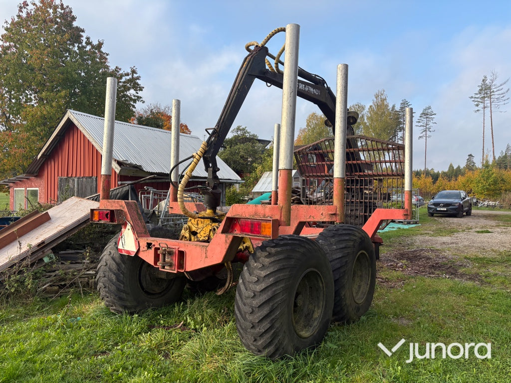Skogsvagn med kran Rossön 10-12 ton
