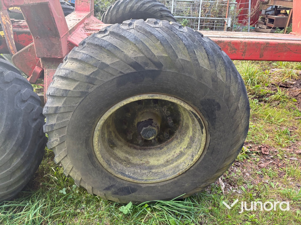 Skogsvagn med kran Rossön 10-12 ton