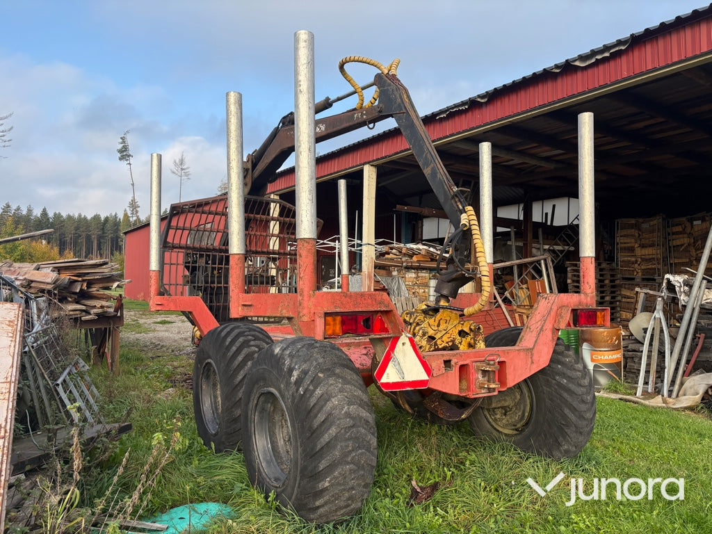 Skogsvagn med kran Rossön 10-12 ton