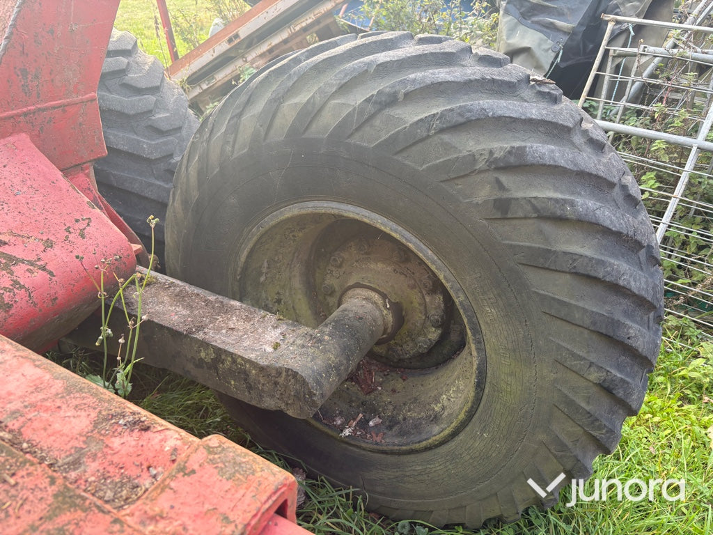 Skogsvagn med kran Rossön 10-12 ton