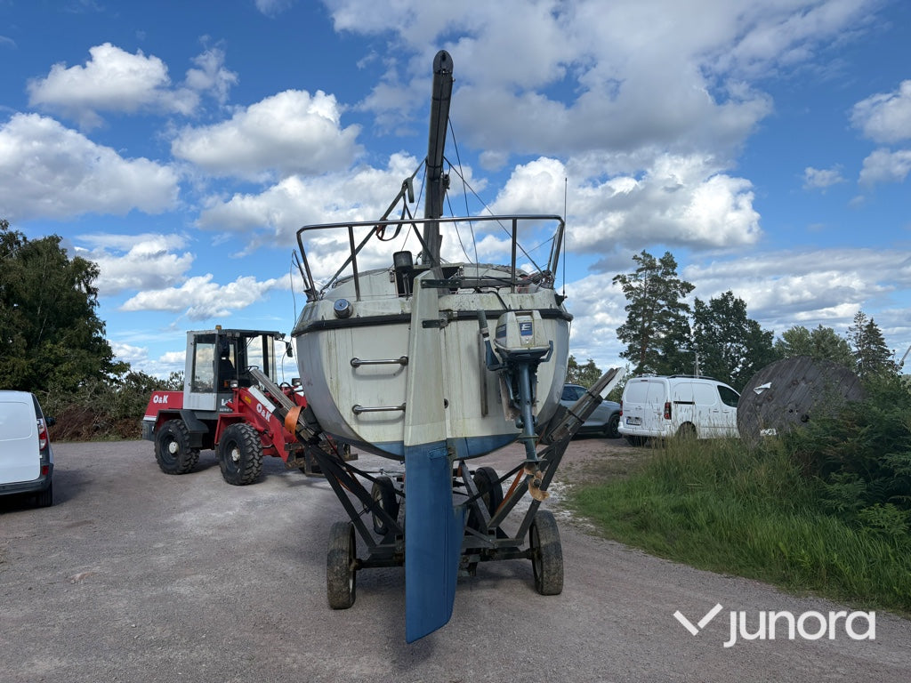 Segelbåt med trailer