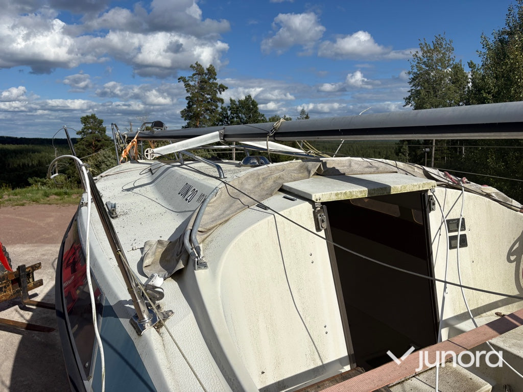 Segelbåt med trailer