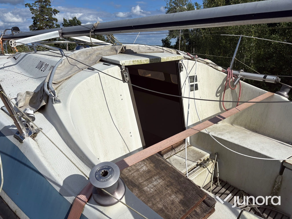 Segelbåt med trailer