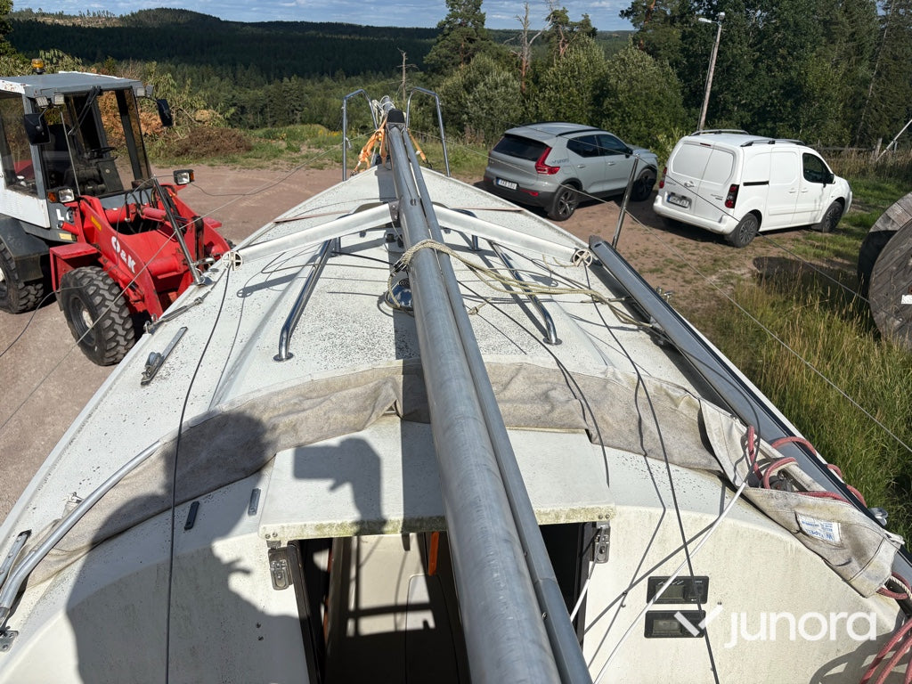 Segelbåt med trailer