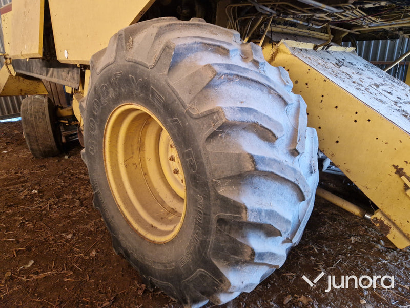 Tröska - New Holland TF 46