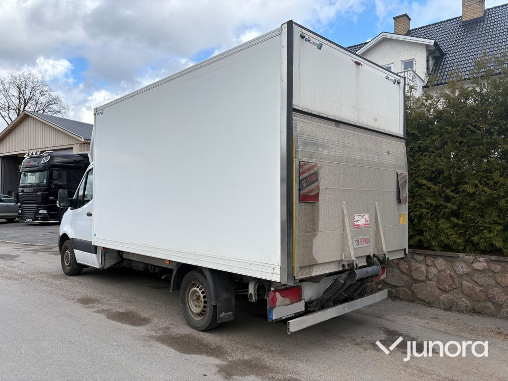 Lätt lastbil - Mercedes-Benz, Sprinter 3,5-T, Med bakgavellift