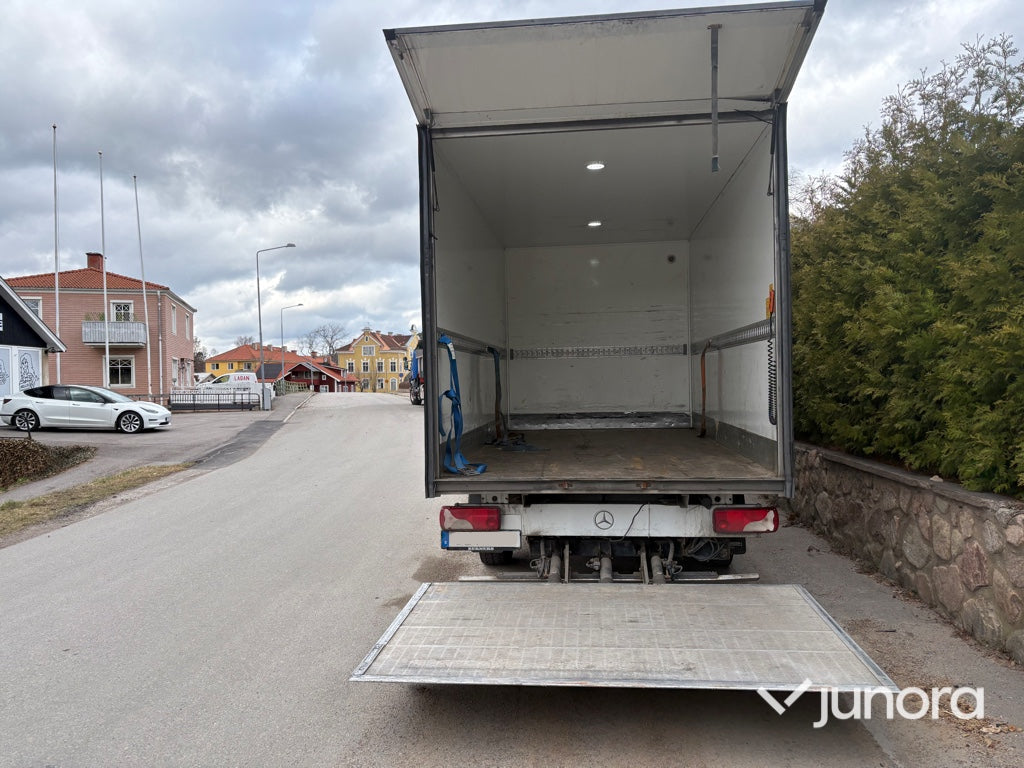 Lätt lastbil - Mercedes-Benz, Sprinter 3,5-T, Med bakgavellift