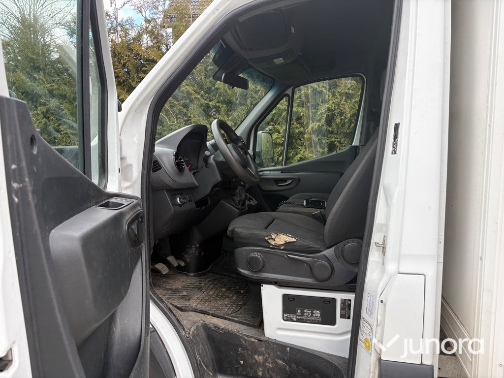 Lätt lastbil - Mercedes-Benz, Sprinter 3,5-T, Med bakgavellift