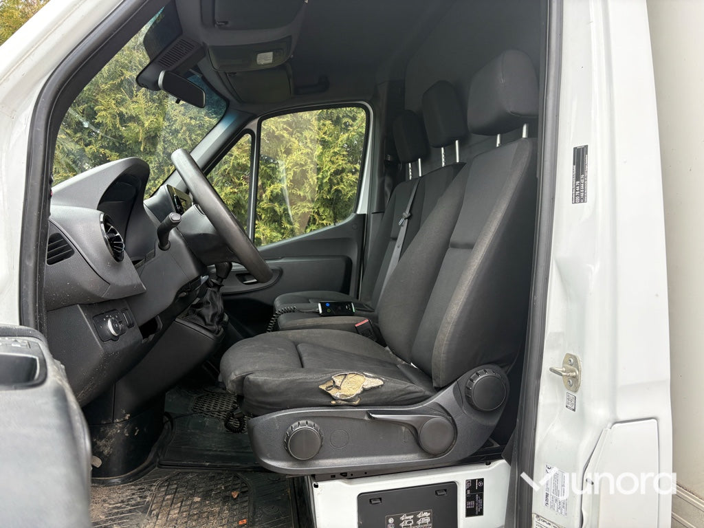 Lätt lastbil - Mercedes-Benz, Sprinter 3,5-T, Med bakgavellift