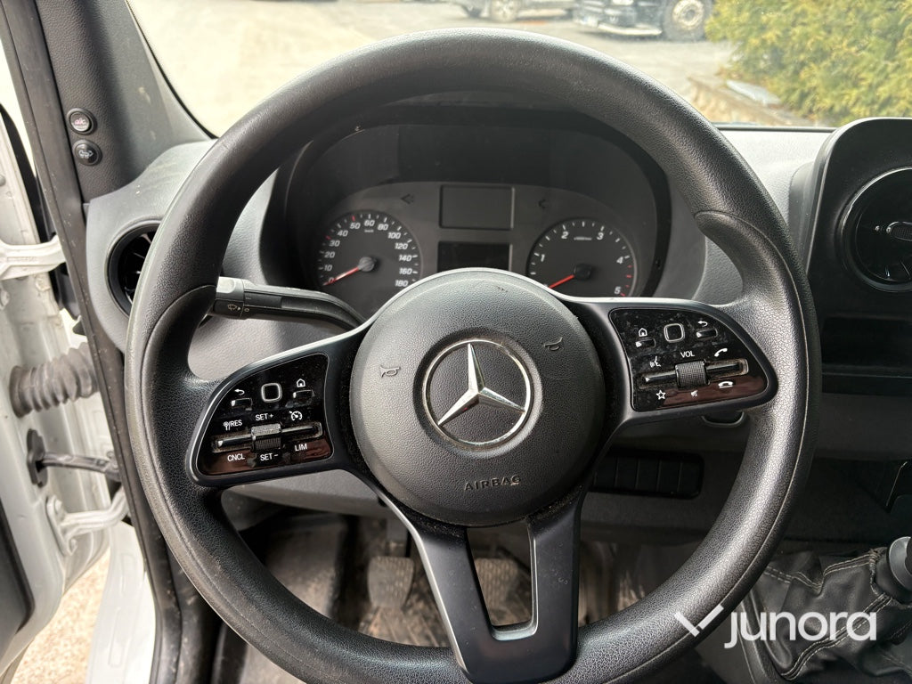 Lätt lastbil - Mercedes-Benz, Sprinter 3,5-T, Med bakgavellift