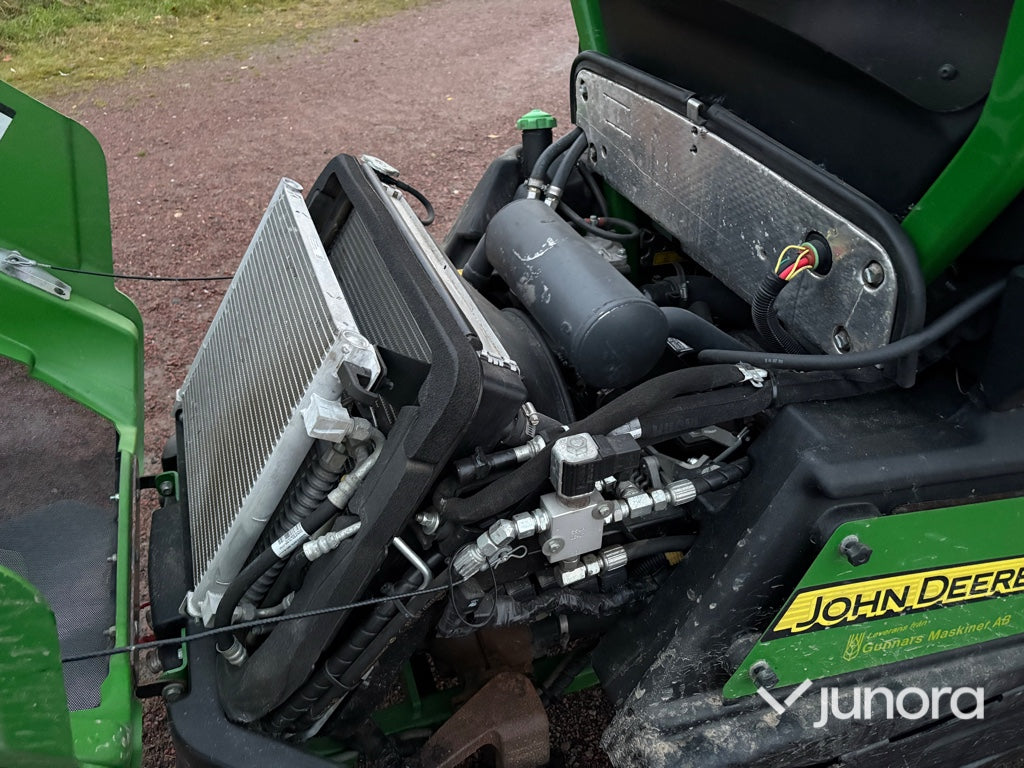 Redskapsbärare John Deere 1575