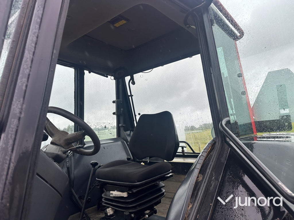 Valtra 900 med lastare
