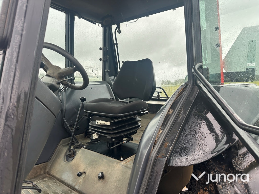 Valtra 900 med lastare