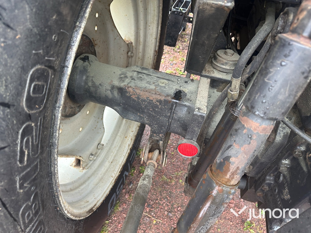 Valtra 900 med lastare