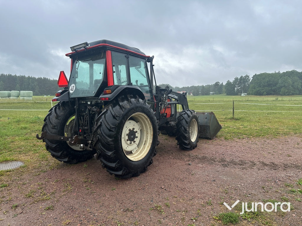 Valtra 900 med lastare