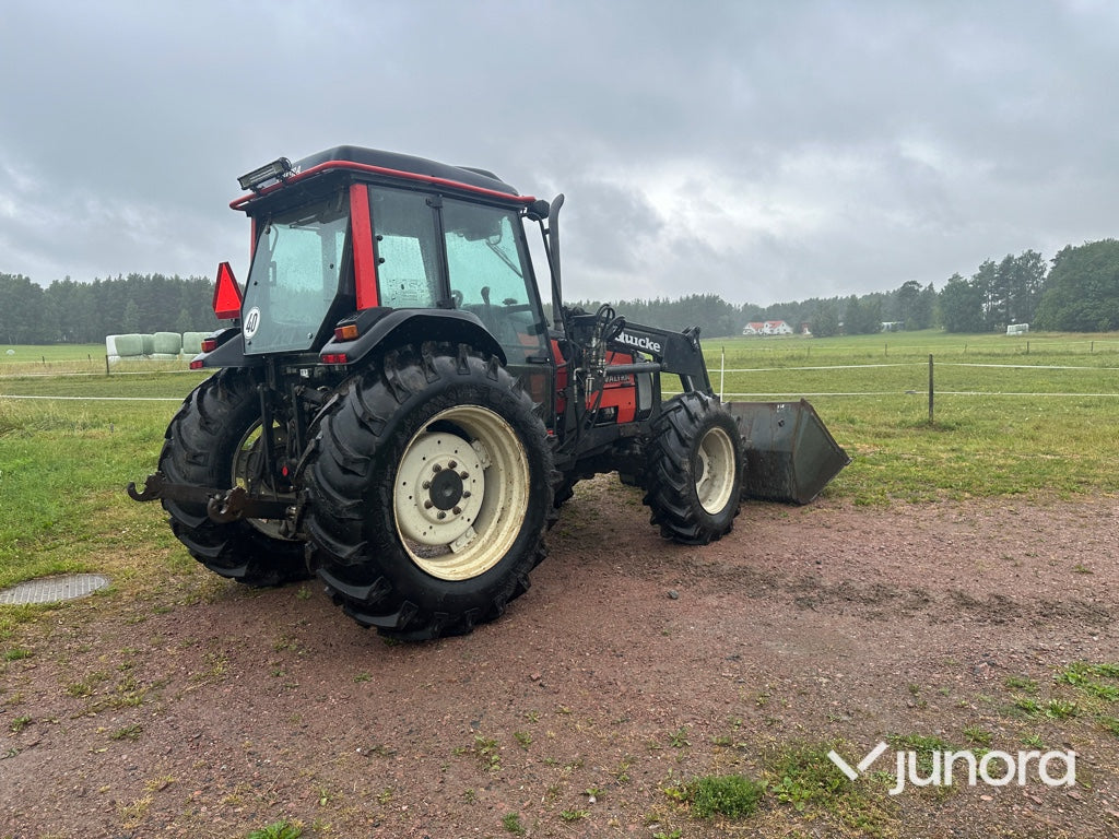 Valtra 900 med lastare